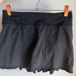 Lululemon pace setter tennis skirt (size 4 Tall)